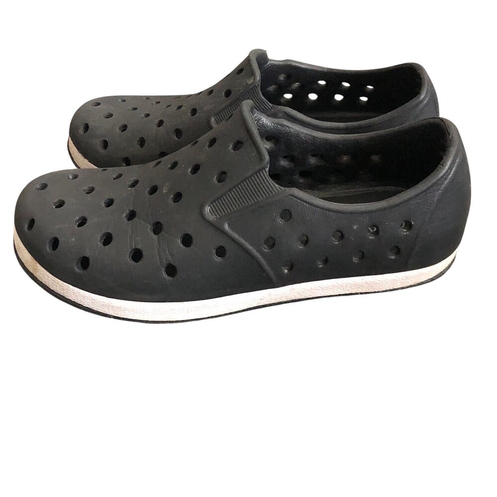 size 10 cat & jack perforated black water shoes slip on
